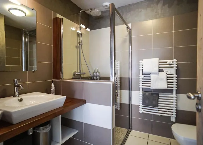 לינה וארוחת בוקר D'hotes Le Habre 3*